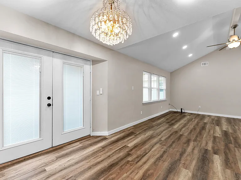 6211 Coachgate Dr — Photo 16