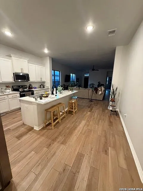4 bed, 2.0 bath, 2214 sqft, $2,500 — Photo 2