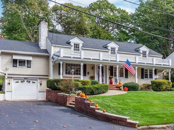 131 Chamberlain Pl, Midland Park, NJ 07432