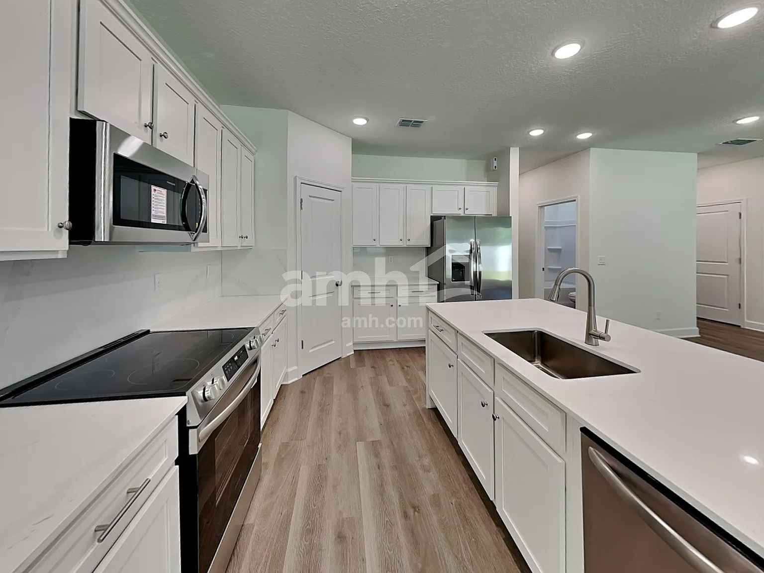5 bed, 3.0 bath, 2372 sqft, $2,555 — Photo 3