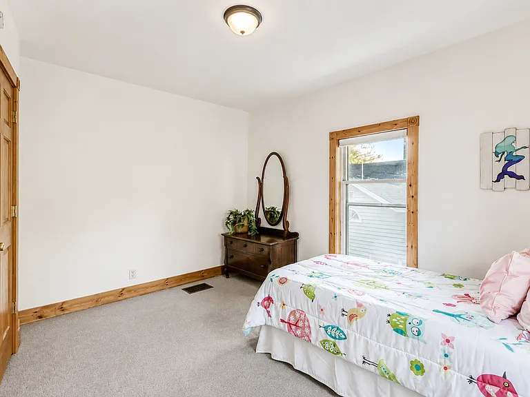 511 W Wisconsin St — Photo 27