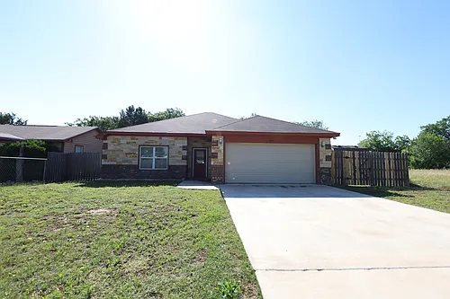 907 Margaret Ann St Photo 1