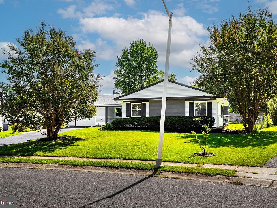 1st image of 18 Eden Rock Ln