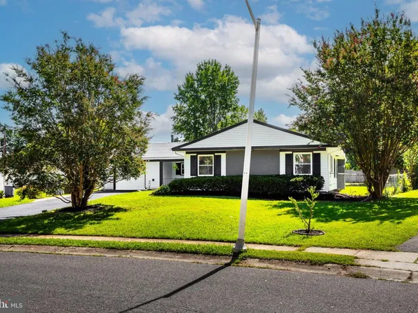 18 Eden Rock Ln, Willingboro, NJ 08046