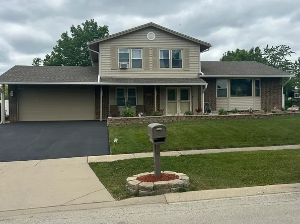 1507 Haise Ln, Elk Grove Village, IL 60007