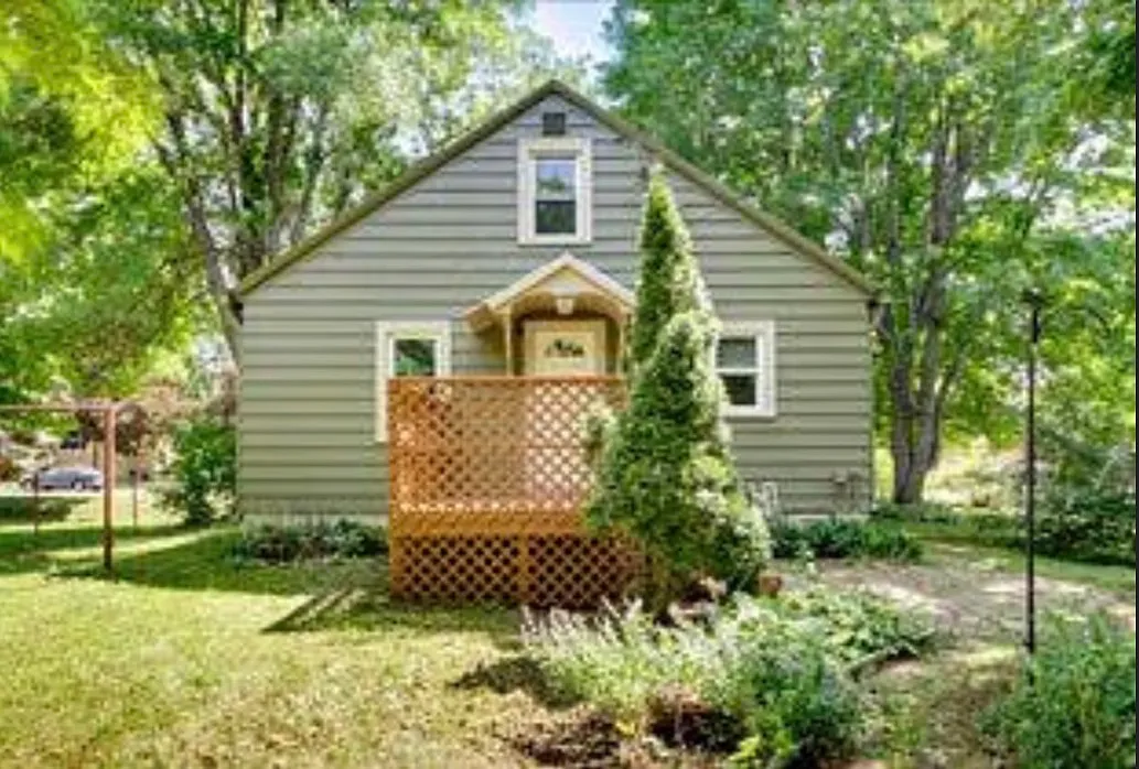 3 bed, 1200 sqft, $1,700 — Photo 2