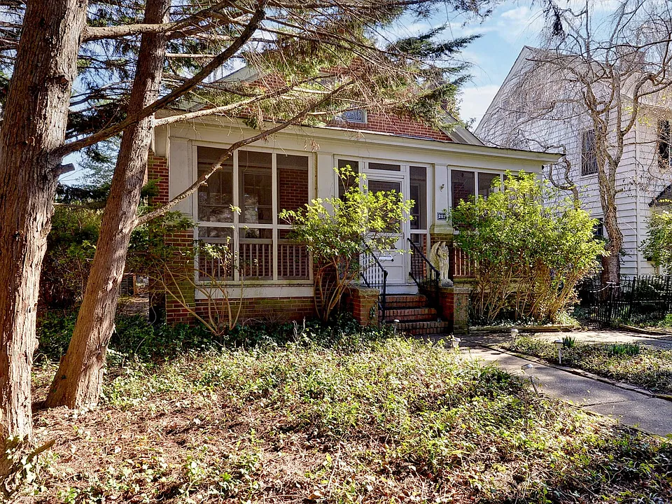 207 Nelson Ave