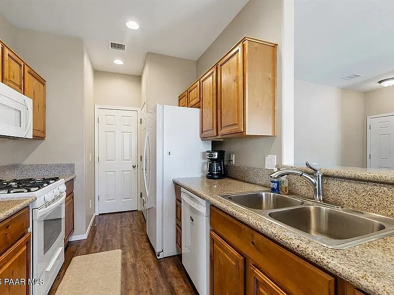 4679 N Viewpoint Dr #1 — Photo 15