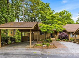 205 N Scarlet Oak Ln, Hendersonville, NC 28791