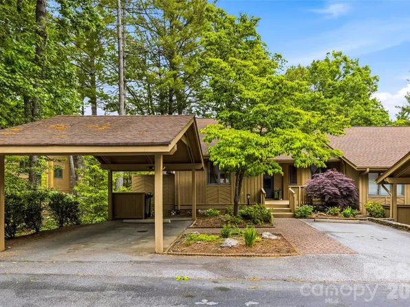 205 N Scarlet Oak Ln, Hendersonville, NC 28791
