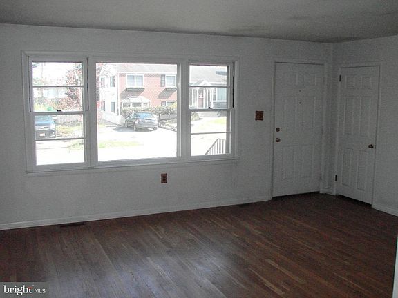 5th image of 3 Whitehall Cir