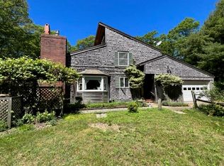 15 Canterbury Ln, Tisbury, MA 02568