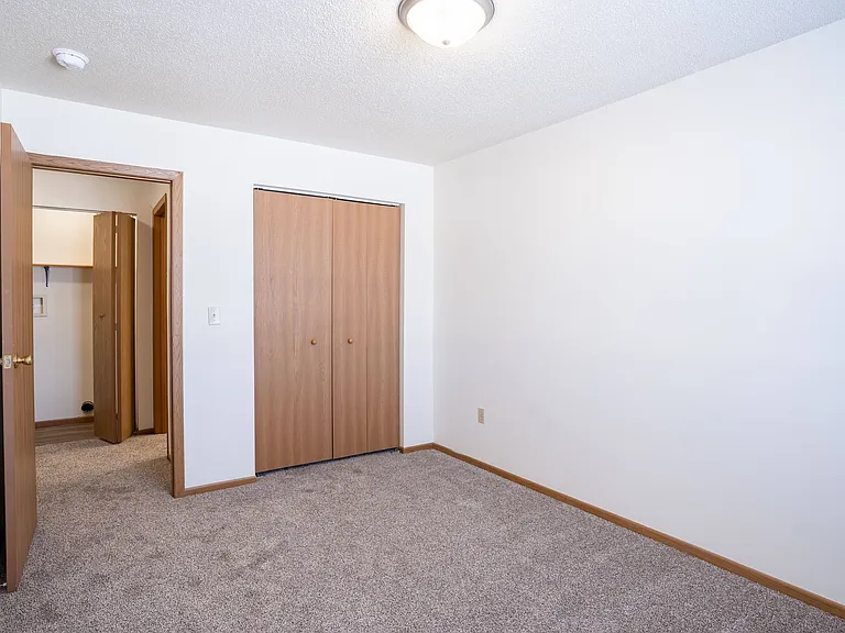 Fargo, ND Country Edge Apartments | 21C | Bedroom