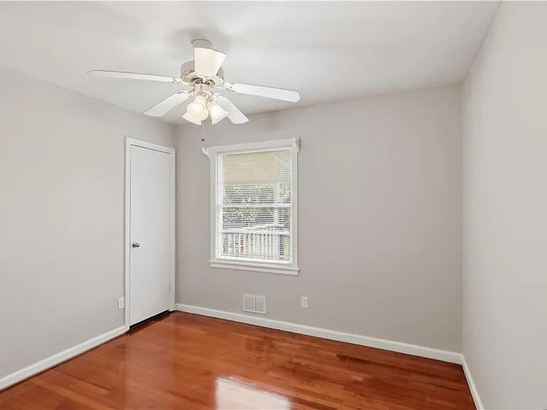 1370 Blackwell Rd — Photo 15
