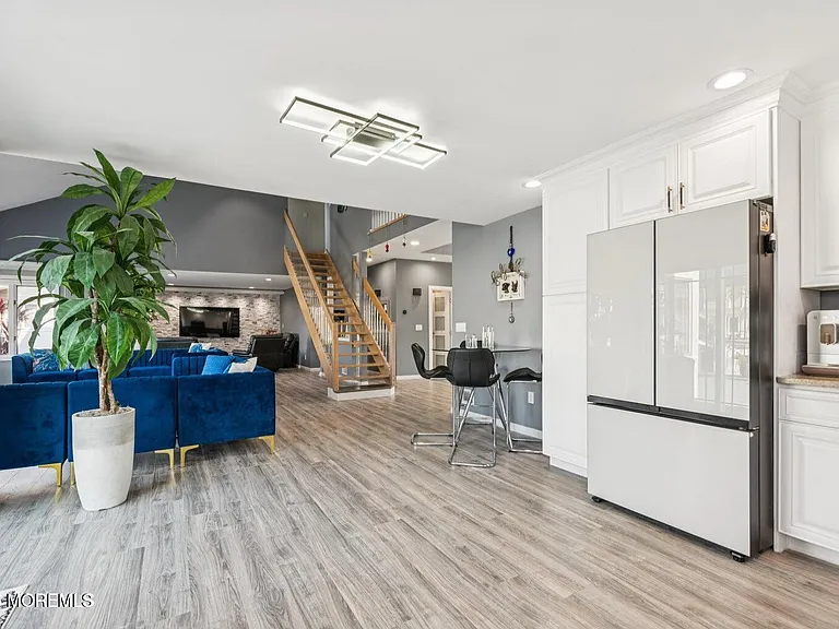 385 Aldo Dr — Photo 28