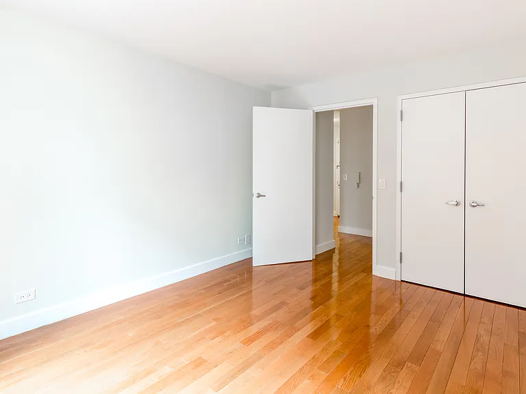 235 W 48th St #9-H — Photo 19