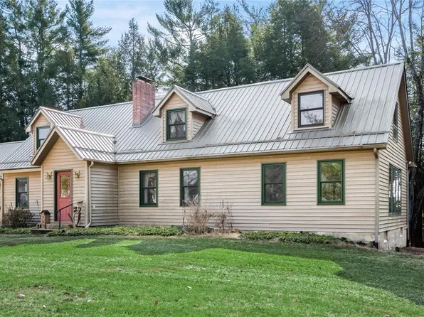 440 Shadyside Dr, New Concord, OH 43762