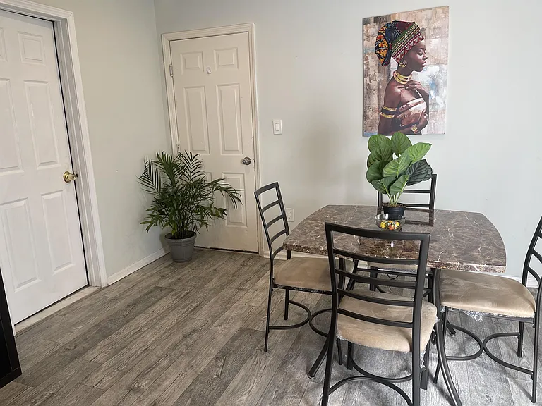 15 Seymour Ave — Photo 8