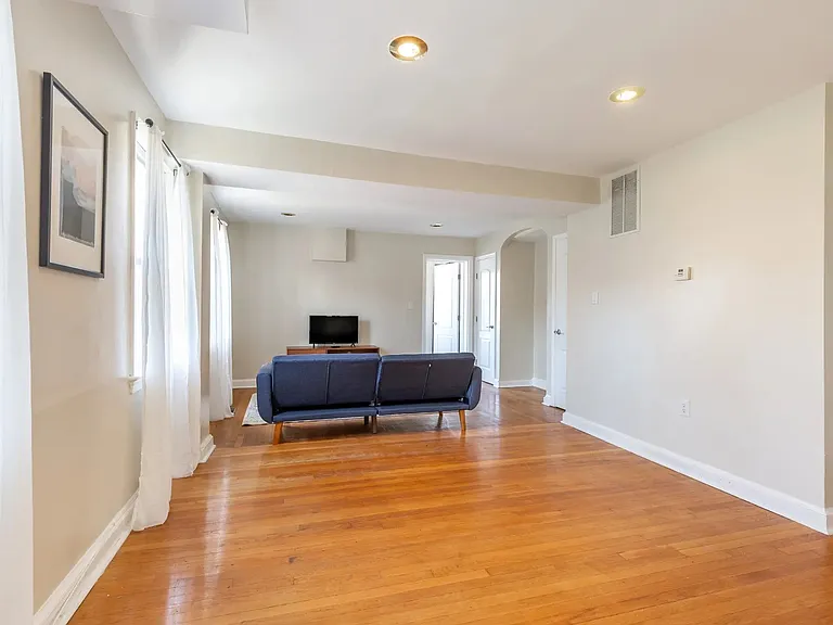 59 Farragut Pl NW — Photo 2