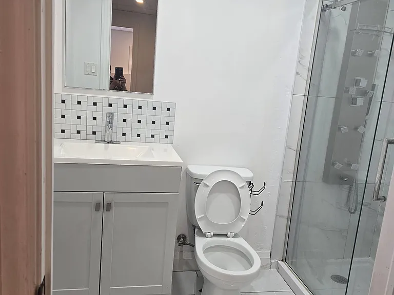 208 English Ln — Photo 11