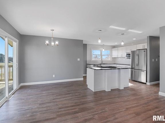 3rd image of 2106 W Cimarron Dr