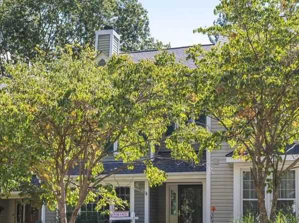 8182 Cliffview Ave, Springfield, VA 22153