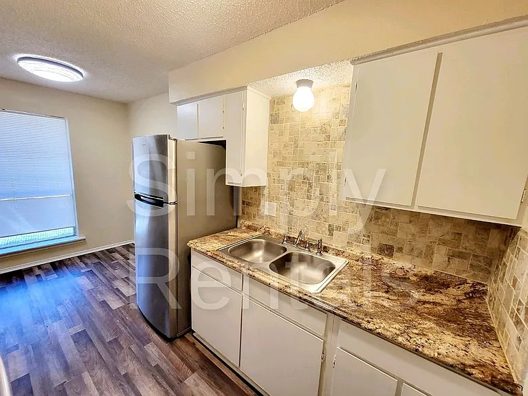 202 Park Cir — Photo 6