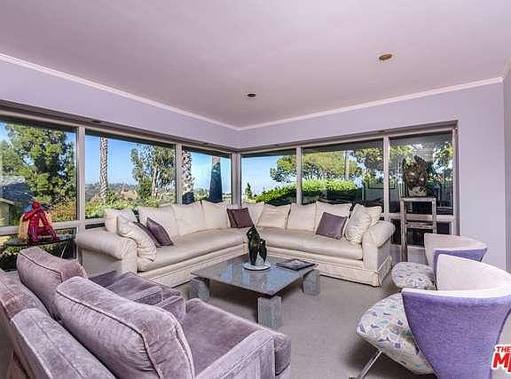 5th image of 2111 Banyan Dr