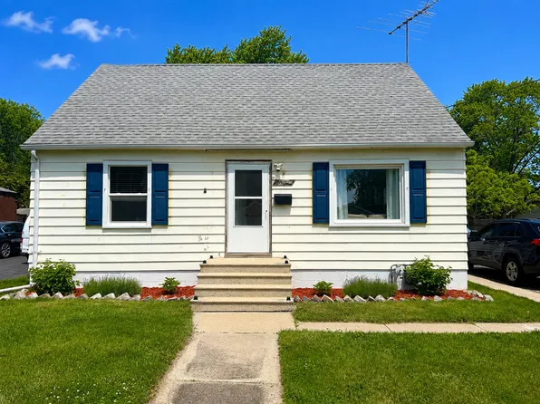 1004 21st St, Zion, IL 60099