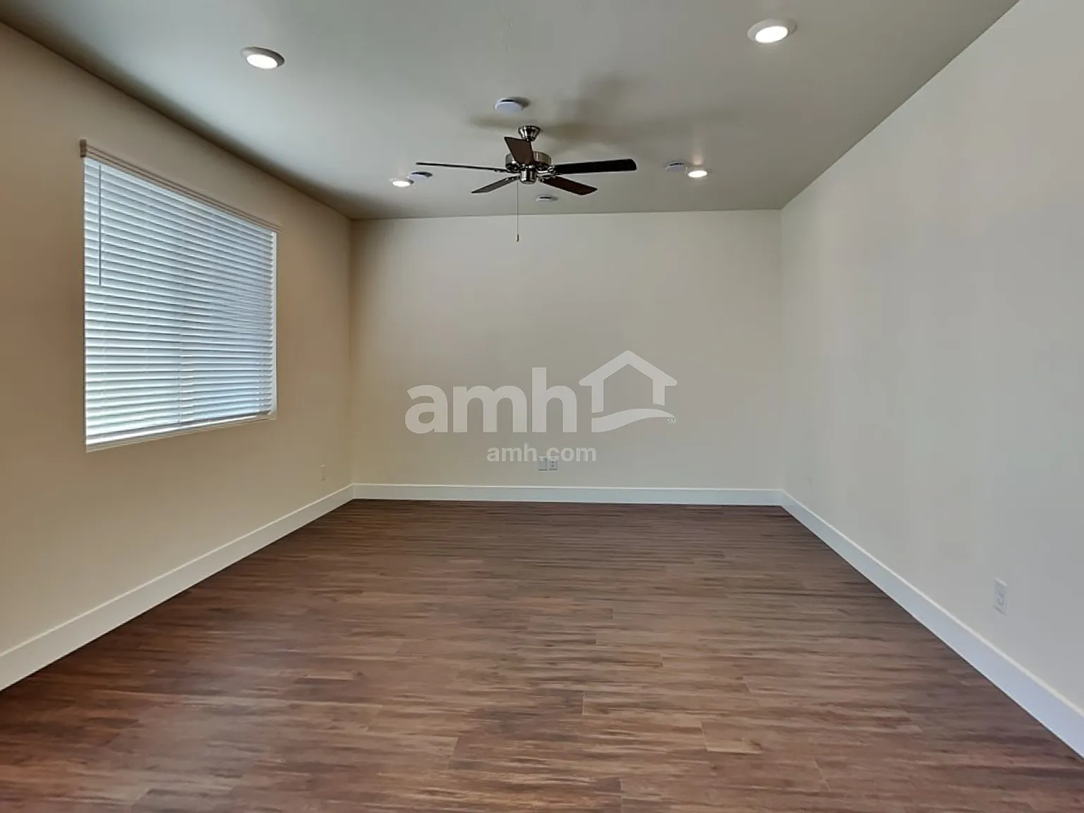 3 bed, 2.5 bath, 1860 sqft, $2,435 — Photo 4