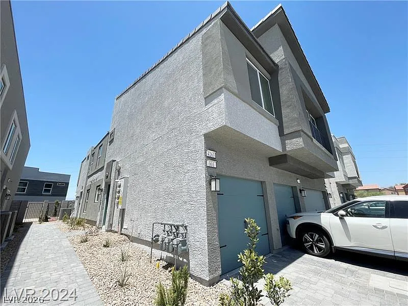 2 bed, 2.0 bath, 1075 sqft, $1,750 — Photo 2