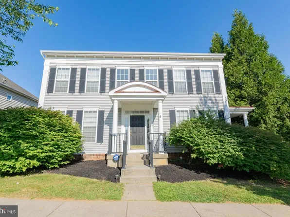 70 Braddock St, Charles Town, WV 25414