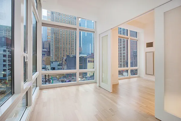 Sold by New York Residence | media 4