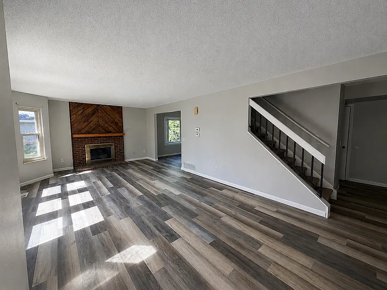 994 S Oakland Ct — Photo 3