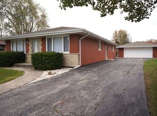5413 Janet Ct, Oak Forest, IL 60452