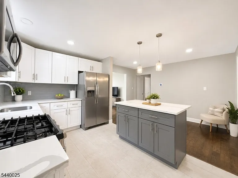337 S Clinton St #1 — Photo 2