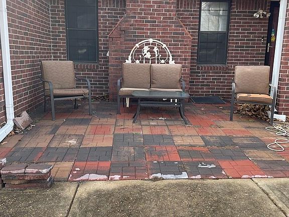 3rd image of 600 White Oak Dr