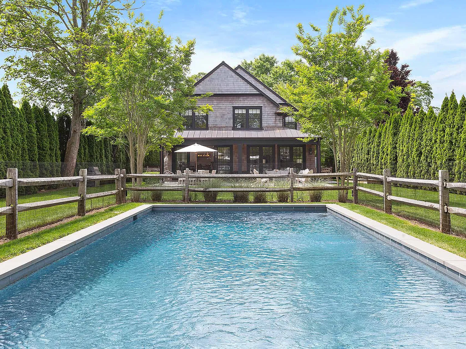 South of the Highway, Beautiful Rental! — Photo 2