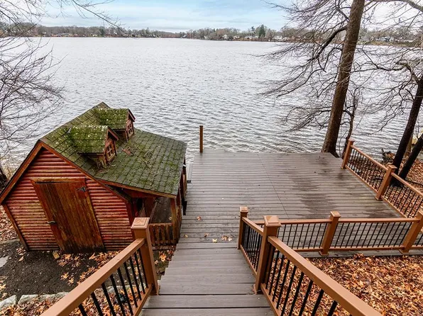 78 Zachariah Pl, Warwick, RI 02889