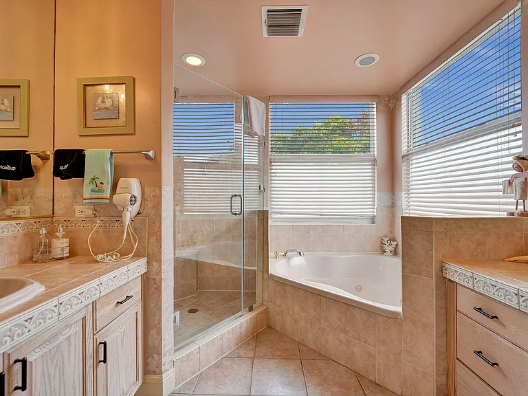 220 Pine Ave — Photo 29