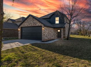 202 Robbins St, Cleburne, TX 76031