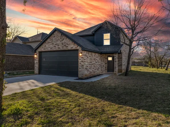 202 Robbins St, Cleburne, TX 76031