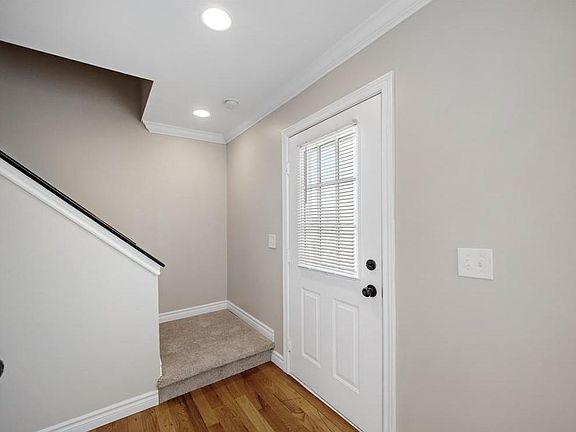 5th image of 1049 Woodward Hts