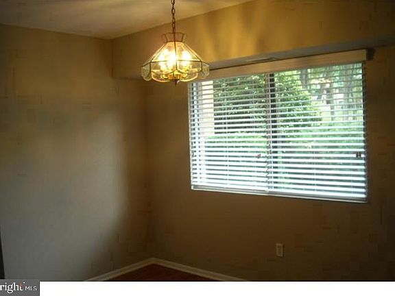 3rd image of 1605 Meadowview Ln #1605