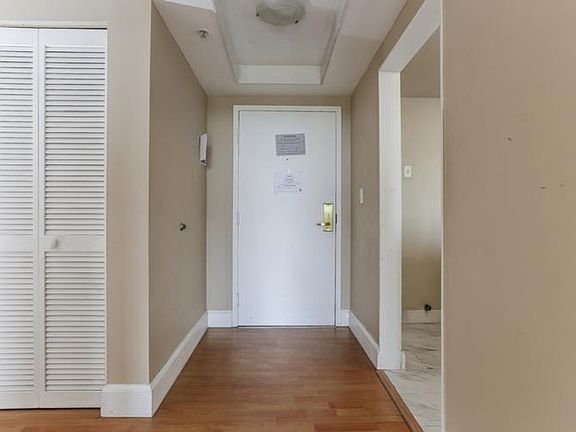 4th image of 2951 S Bayshore Dr #706