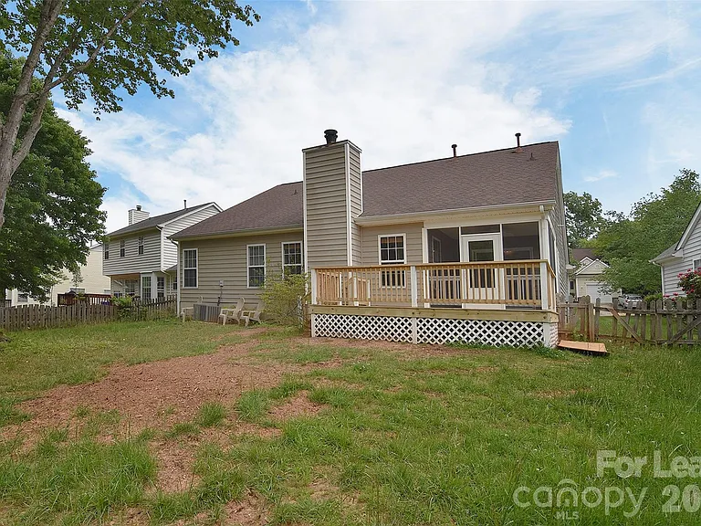 550 Carlisle Dr — Photo 35