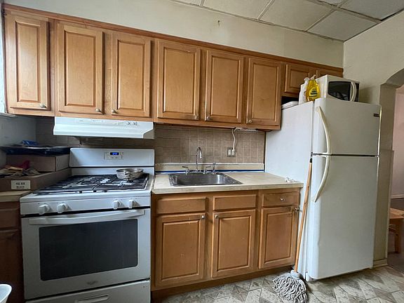 2nd image of 1139 Dufur St