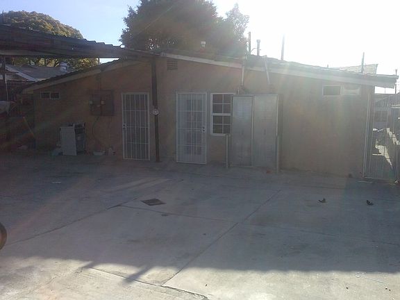 5th image of 3025 Chaucer St
