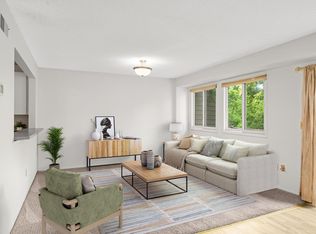 8944 Neill Lake Rd #142B, Eden Prairie, MN 55347