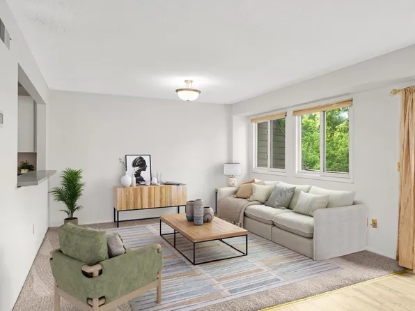 8944 Neill Lake Rd #142B, Eden Prairie, MN 55347